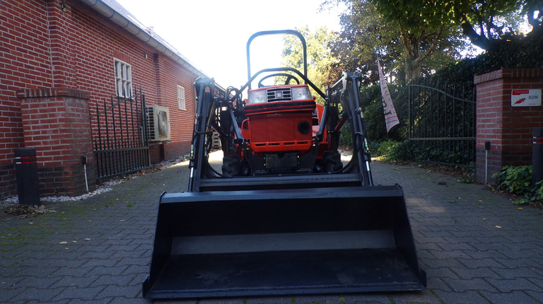 Kubota B1-17 mit Frontlader ab 125 € pro Monat.